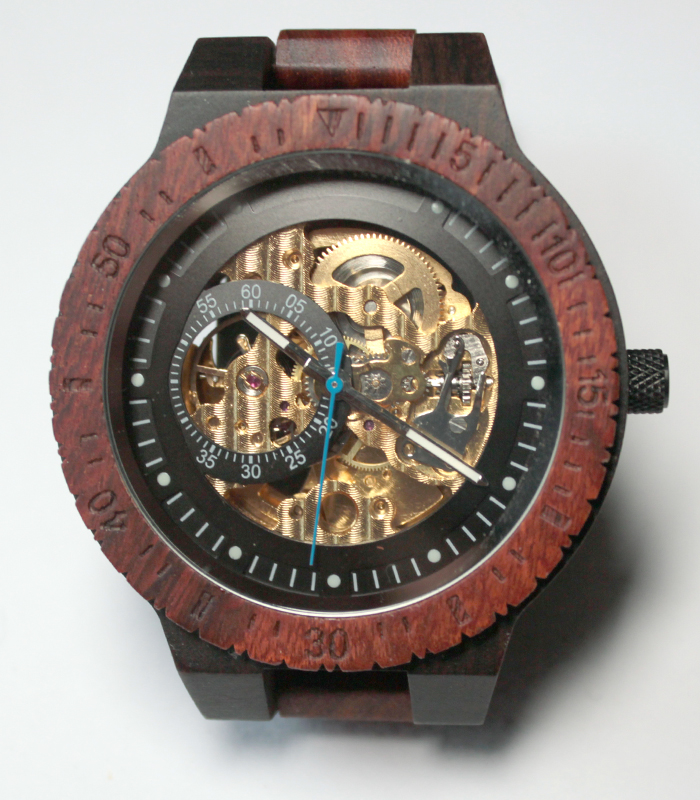 houten-horloge-met-mechanisch-uurwerk-watchwood