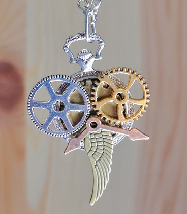 Zilverkleurige steampunk ketting raders en sleutel