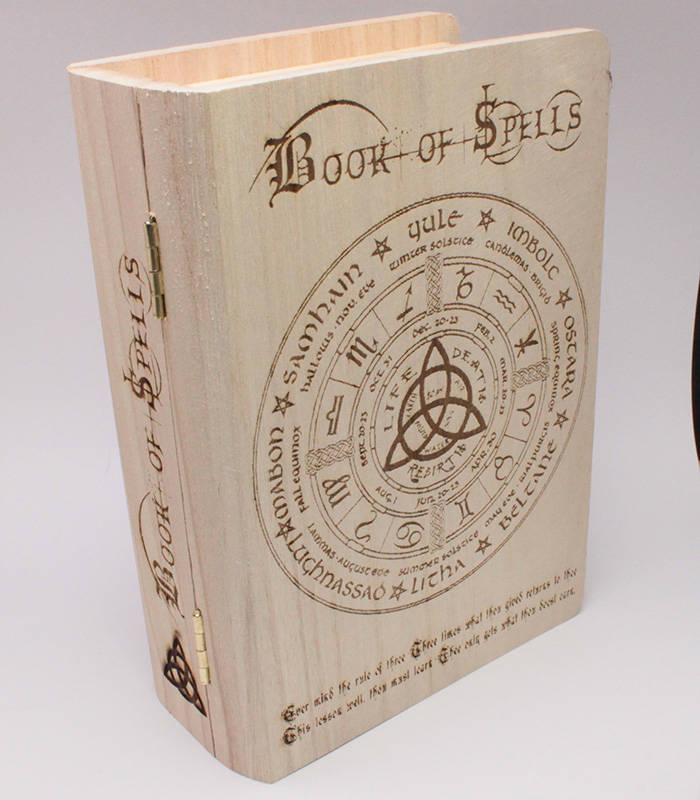 houten Book of Spells